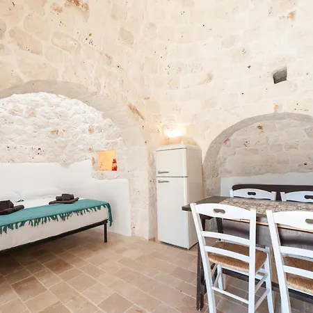 Trullo Amelie オストゥーニ